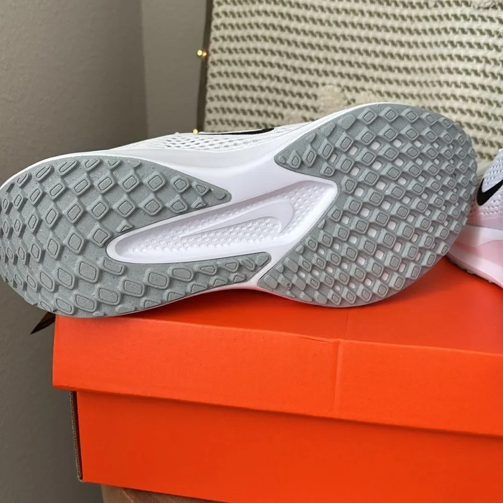 Nike Quest 6 Sneakers
